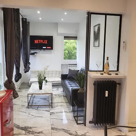 T2 Neuf Centre Raphaël Avec Terrasse Et Parking Gratuit, Prés De La Et Commerces!