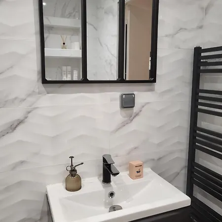 Appartamento T2 Neuf Centre Raphaël Avec Terrasse Et Parking Gratuit, Prés De La Et Commerces! Saint-Raphaël