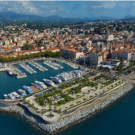 Appartamento T2 Neuf Centre Raphaël Avec Terrasse Et Parking Gratuit, Prés De La Et Commerces! Saint-Raphaël