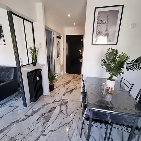 T2 Neuf Centre Raphaël Avec Terrasse Et Parking Gratuit, Prés De La Et Commerces! *