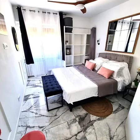 T2 Neuf Centre Raphaël Avec Terrasse Et Parking Gratuit, Prés De La Et Commerces! *